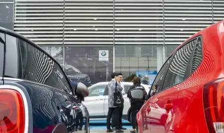 開(kāi)車10年,才發(fā)現(xiàn)汽車后視鏡用這些 笨招 ,關(guān)鍵時(shí)刻有大作用